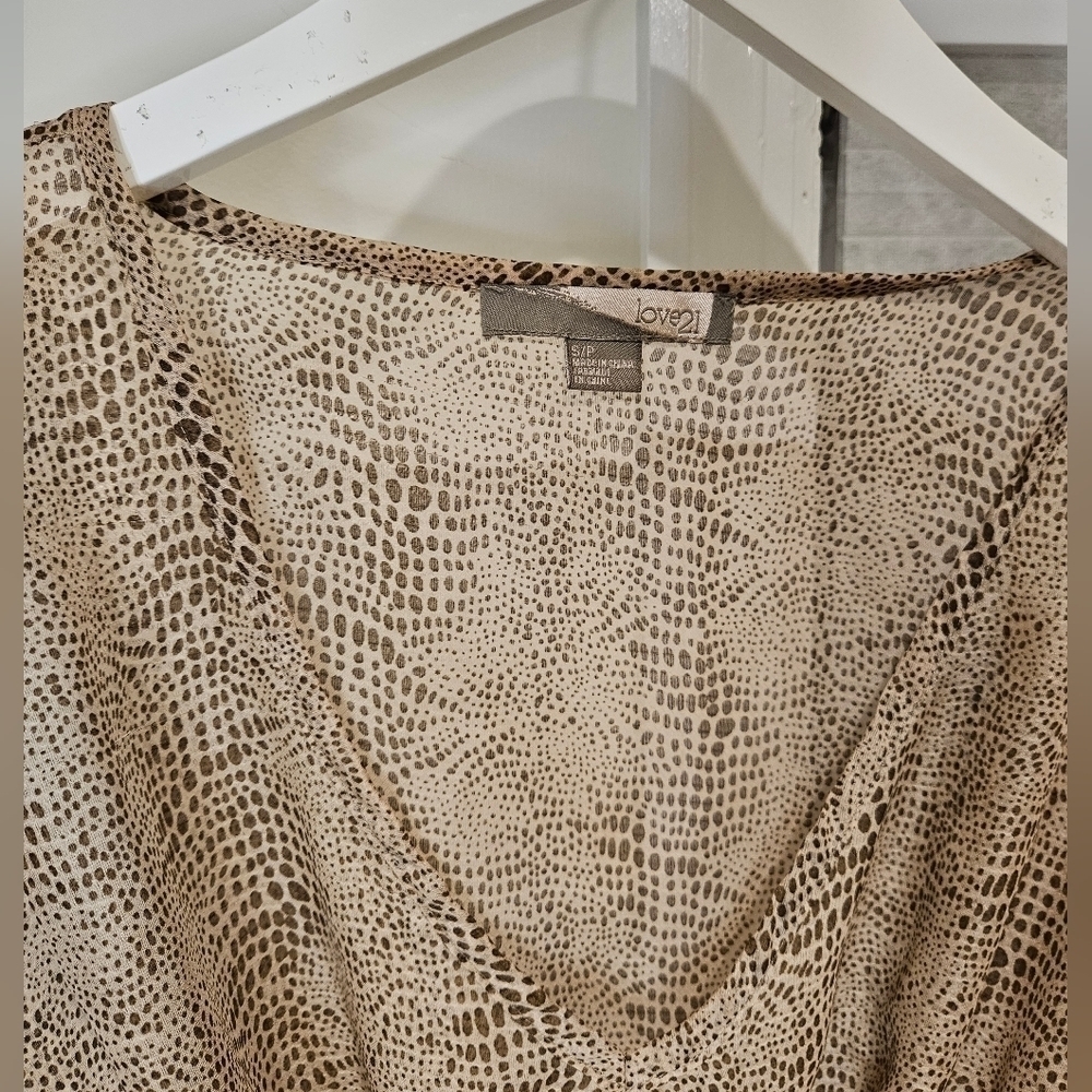 Love 21 sheer blouse in broqn size S - Picture 3 of 3